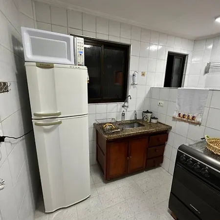 Apê na Enseada - Ar, Wi-Fi, garagem e praia a pé!-3