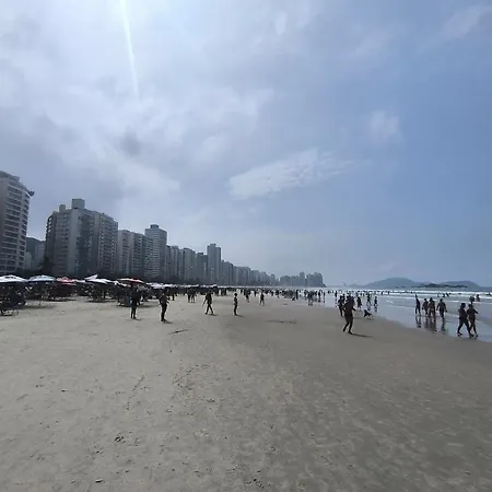 Apê na Enseada - Ar, Wi-Fi, garagem e praia a pé!-2